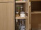 "Patikaszekrény" egy keskeny, polcos szekrény a konyhában a hely maximális kihasználása érdekében (R600, R640)